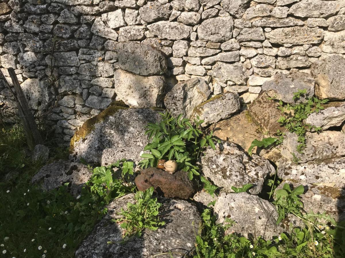 Gite Roche Blanche Lolme المظهر الخارجي الصورة